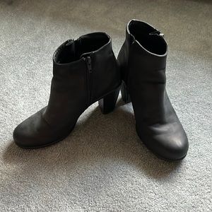 Ecco womens leather booties, size 38, black